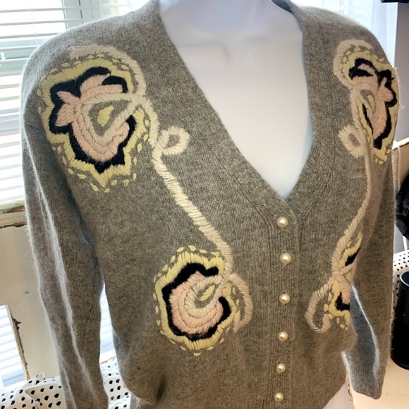 Vintage Cardigan, Size Petite, Shoulder Pads, Grey, pearl like button beads​ - Picture 2 of 6